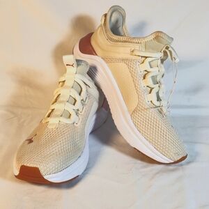 Vntg PUMA WOMENS SOFTRIDE SOPHIA COMFORT WALKING AND RUNNING SHOE SZ  7